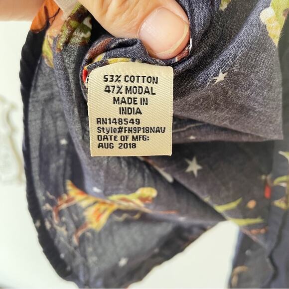 Free Planet Hawaiian Santa Short Sleeve Shirt S Christmas Vacation - Picture 8 of 8